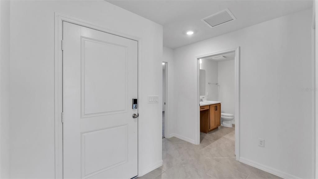 For Rent: $2,000 (4 beds, 2 baths, 1707 Square Feet)