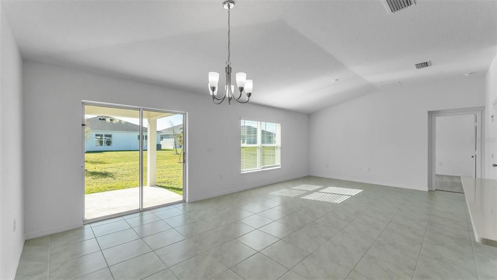 For Rent: $2,000 (4 beds, 2 baths, 1707 Square Feet)