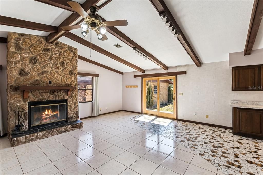 For Sale: $590,000 (3 beds, 2 baths, 1624 Square Feet)