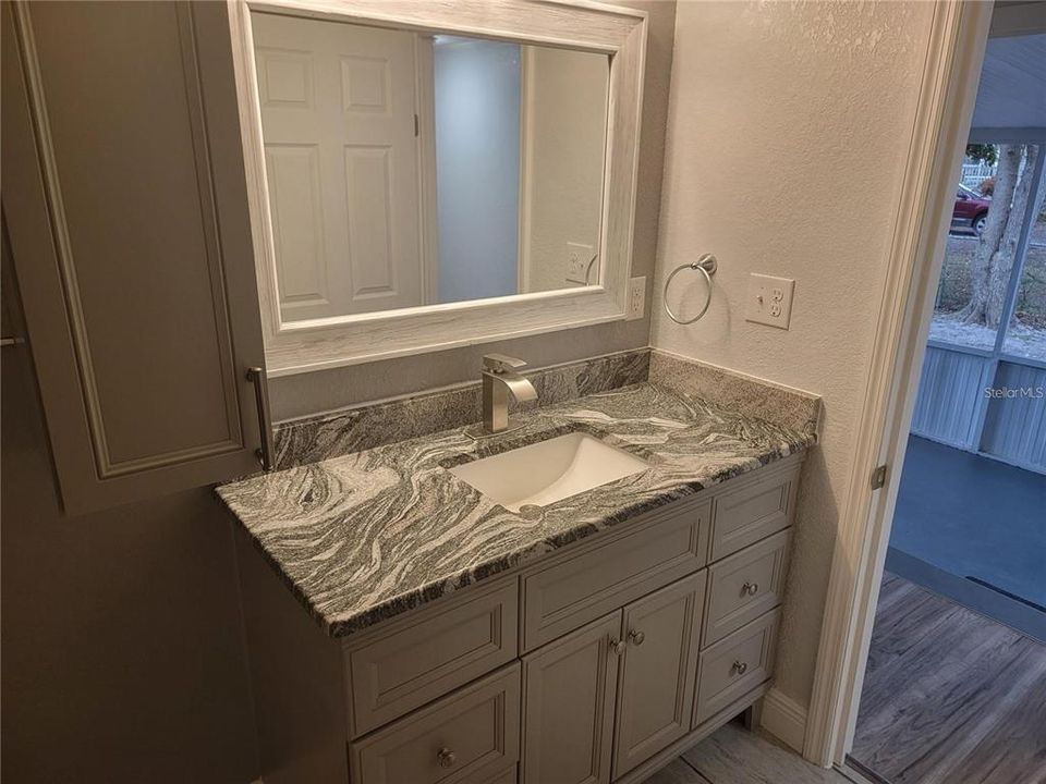 For Sale: $159,500 (3 beds, 1 baths, 1052 Square Feet)