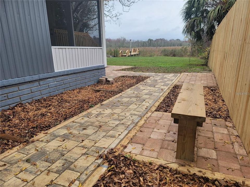 For Sale: $159,500 (3 beds, 1 baths, 1052 Square Feet)