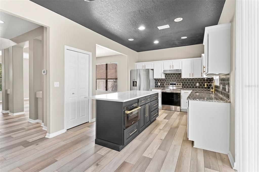 En Venta: $599,999 (4 camas, 2 baños, 2589 Pies cuadrados)