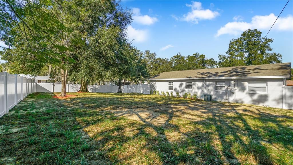 待售: $329,000 (4 贝兹, 2 浴室, 1170 平方英尺)