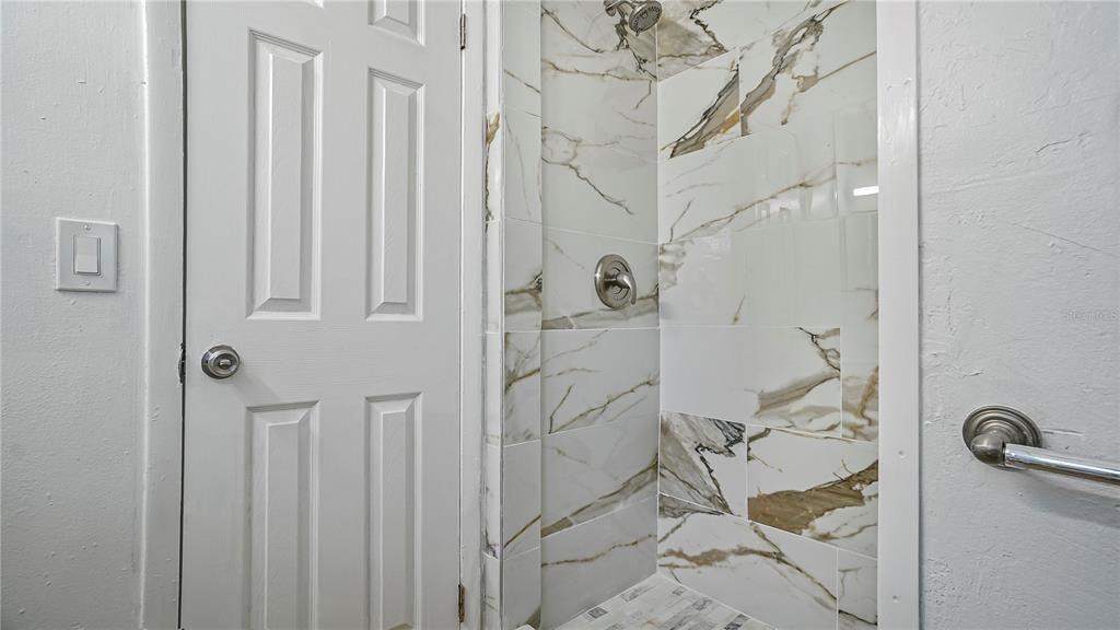 待售: $329,000 (4 贝兹, 2 浴室, 1170 平方英尺)