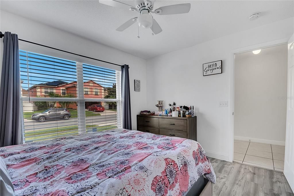 На продажу: $430,000 (3 спален, 2 ванн, 1934 Квадратных фут)