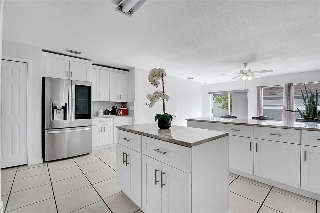 На продажу: $430,000 (3 спален, 2 ванн, 1934 Квадратных фут)