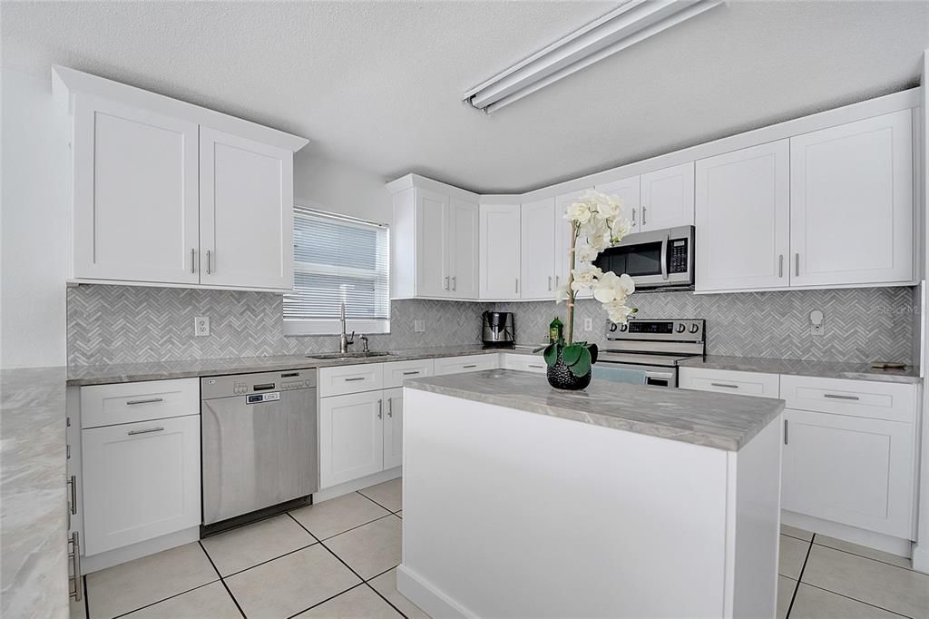 На продажу: $430,000 (3 спален, 2 ванн, 1934 Квадратных фут)