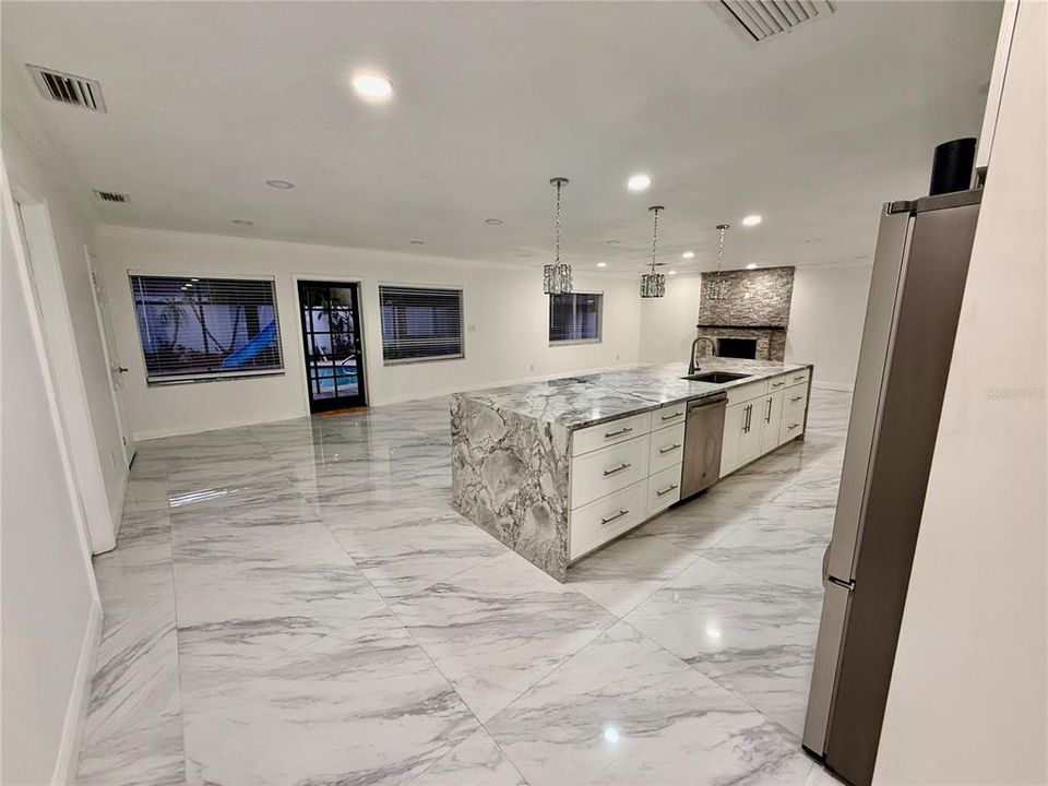 For Sale: $625,000 (3 beds, 4 baths, 2118 Square Feet)