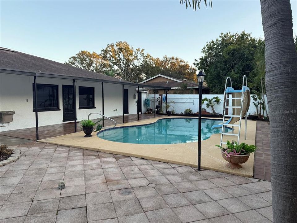 For Sale: $625,000 (3 beds, 4 baths, 2118 Square Feet)