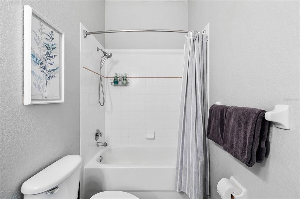 For Sale: $210,000 (3 beds, 2 baths, 1227 Square Feet)