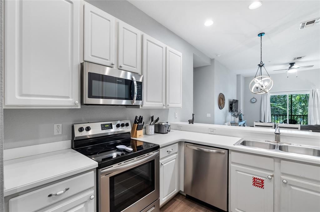 For Sale: $210,000 (3 beds, 2 baths, 1227 Square Feet)