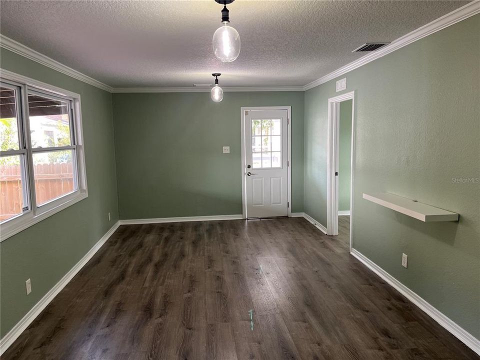 出租: $3,100 (3 贝兹, 2 浴室, 1158 平方英尺)