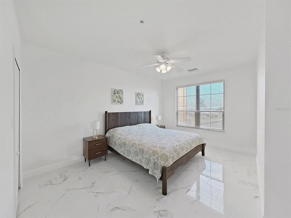 出租: $3,000 (2 贝兹, 2 浴室, 1198 平方英尺)