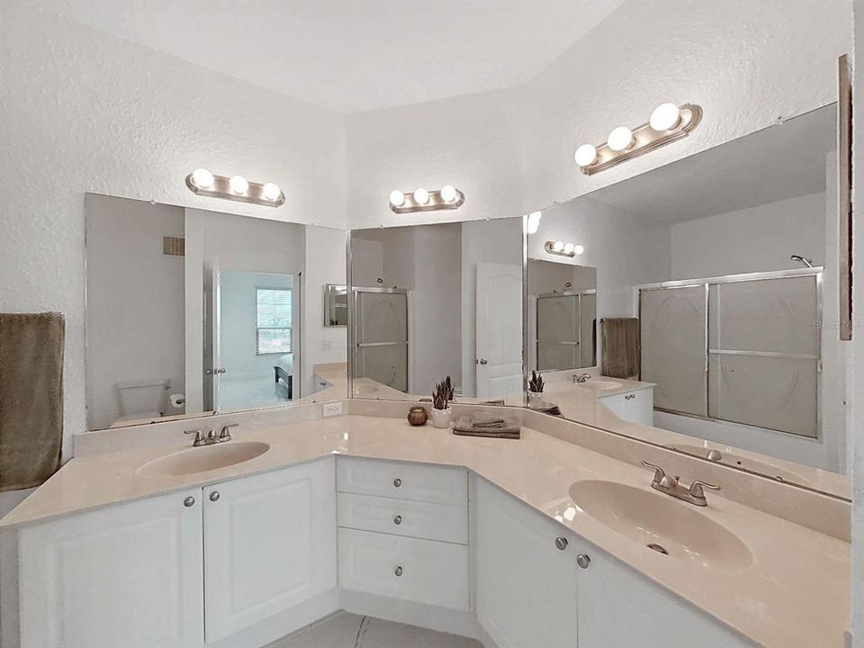 出租: $3,000 (2 贝兹, 2 浴室, 1198 平方英尺)