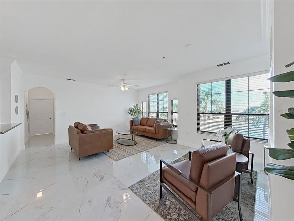 出租: $3,000 (2 贝兹, 2 浴室, 1198 平方英尺)