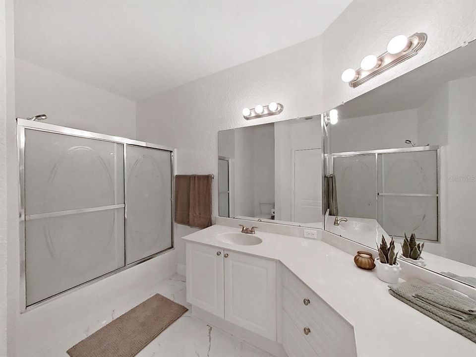 出租: $3,000 (2 贝兹, 2 浴室, 1198 平方英尺)