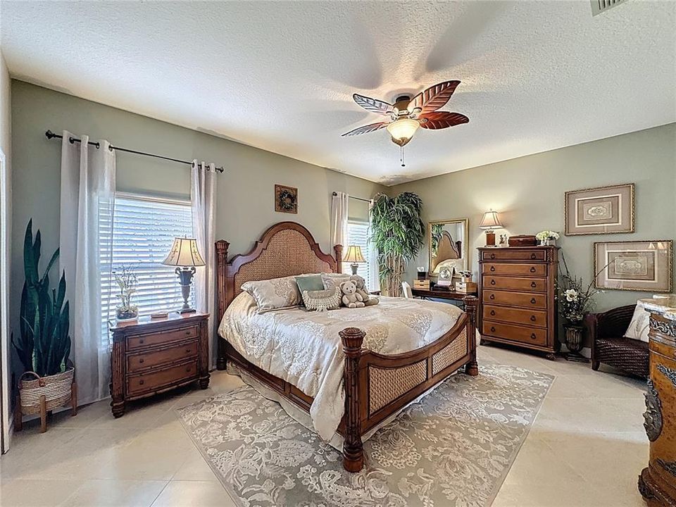 На продажу: $499,999 (3 спален, 2 ванн, 1954 Квадратных фут)