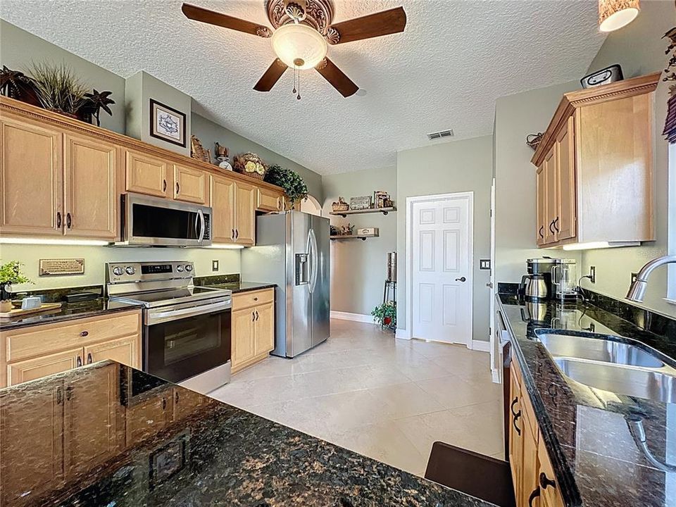 На продажу: $499,999 (3 спален, 2 ванн, 1954 Квадратных фут)