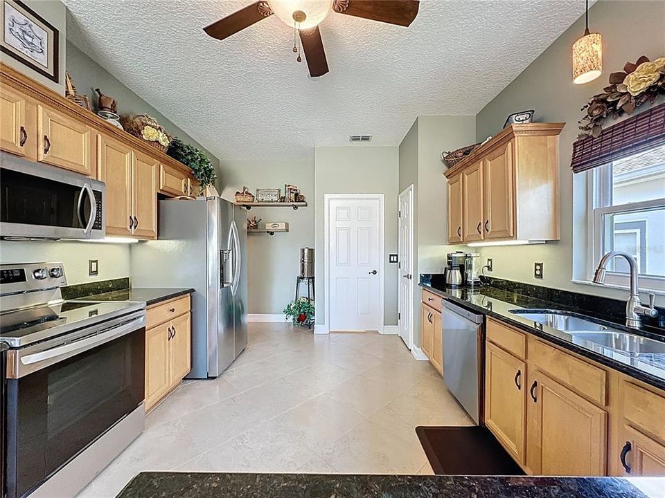 На продажу: $499,999 (3 спален, 2 ванн, 1954 Квадратных фут)