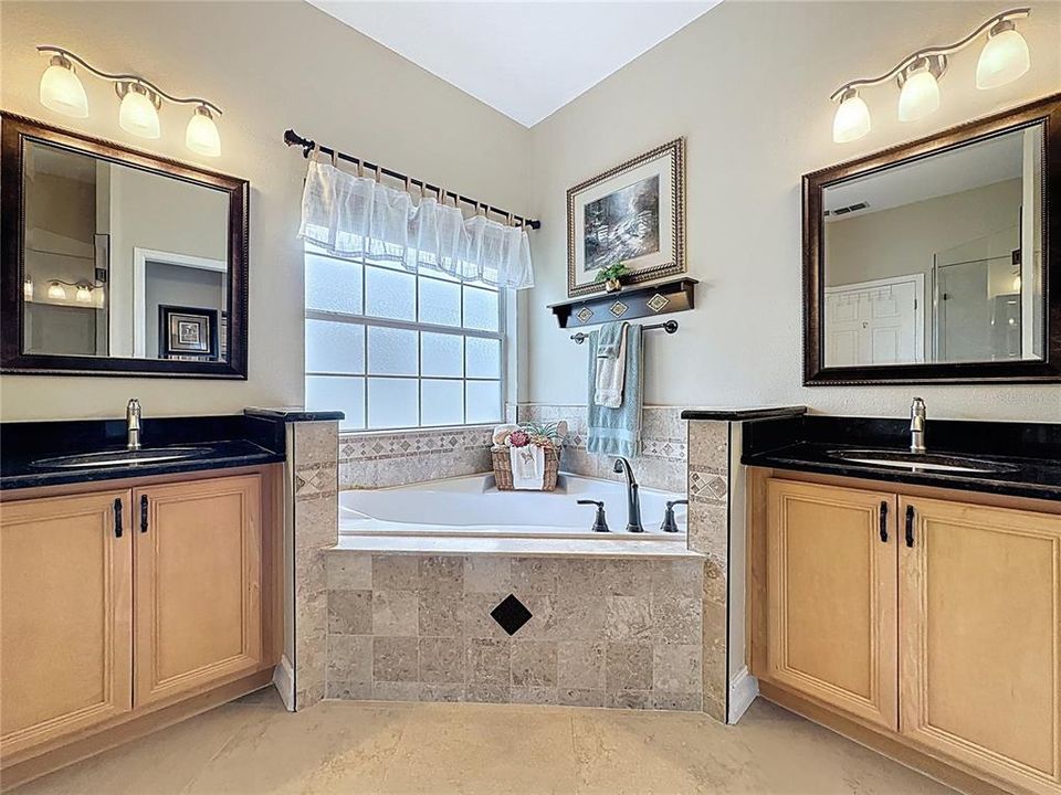 На продажу: $499,999 (3 спален, 2 ванн, 1954 Квадратных фут)