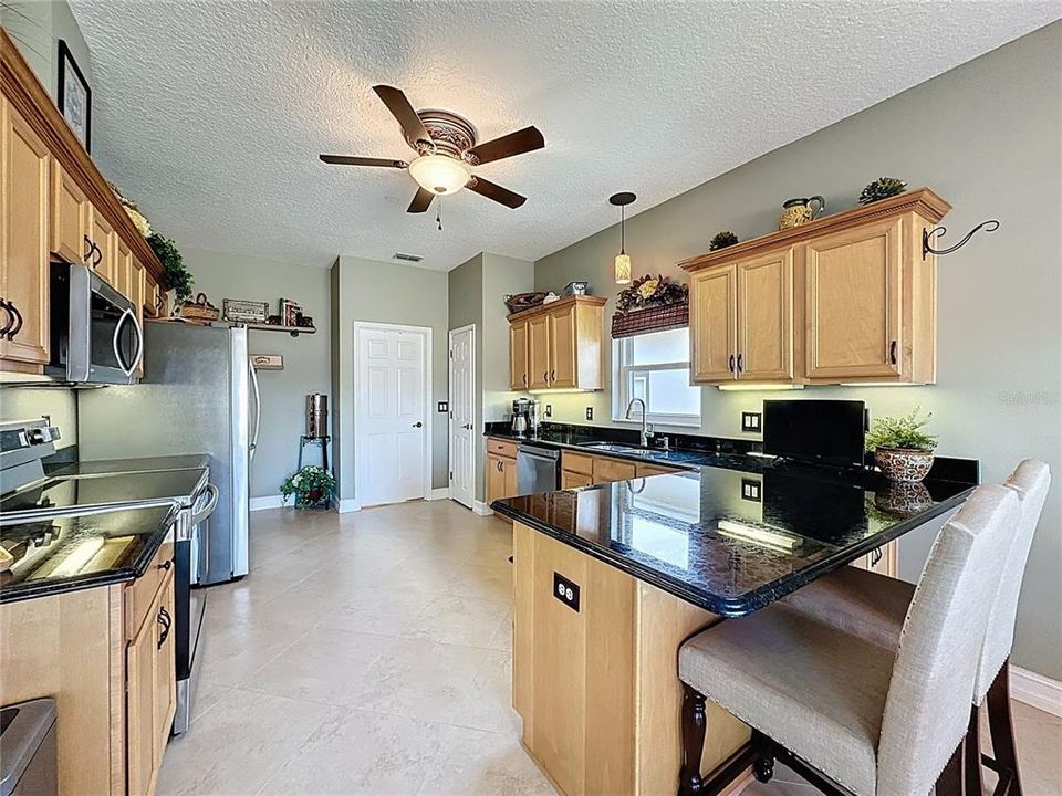 На продажу: $499,999 (3 спален, 2 ванн, 1954 Квадратных фут)