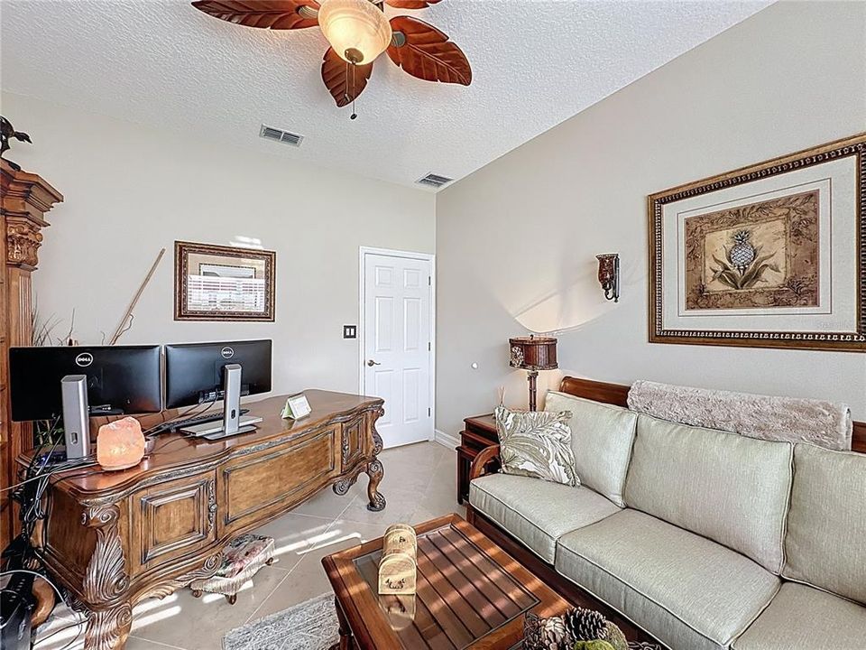 На продажу: $499,999 (3 спален, 2 ванн, 1954 Квадратных фут)