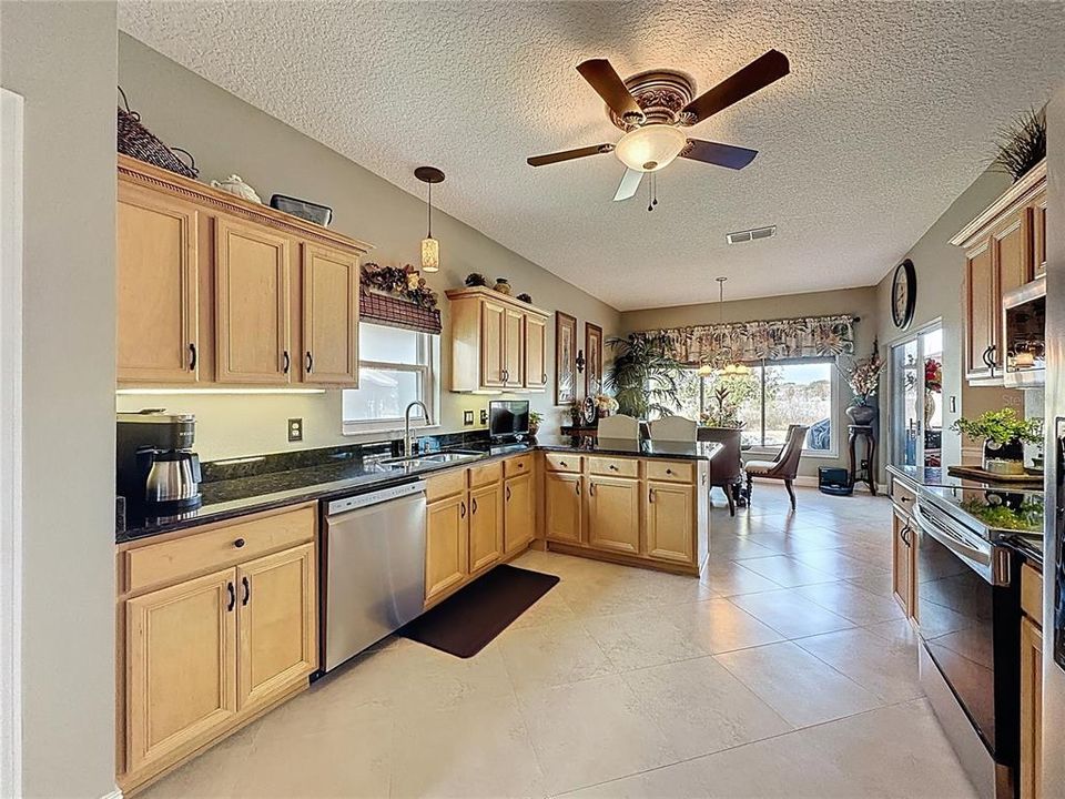 На продажу: $499,999 (3 спален, 2 ванн, 1954 Квадратных фут)