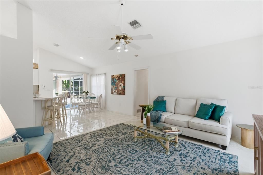 待售: $345,000 (3 贝兹, 2 浴室, 2059 平方英尺)