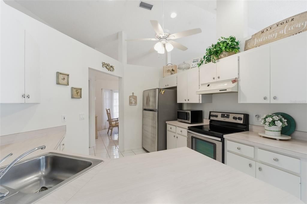 待售: $345,000 (3 贝兹, 2 浴室, 2059 平方英尺)