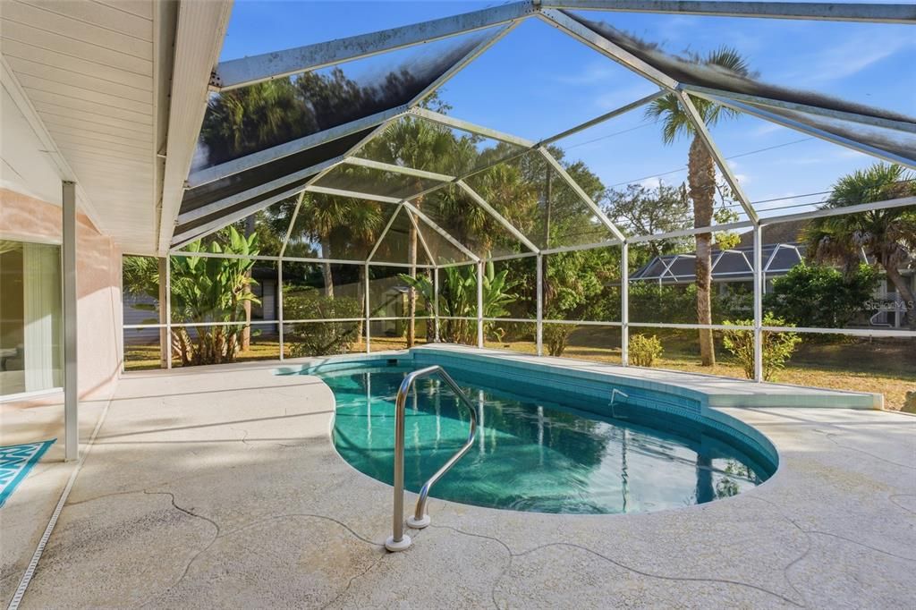 待售: $345,000 (3 贝兹, 2 浴室, 2059 平方英尺)