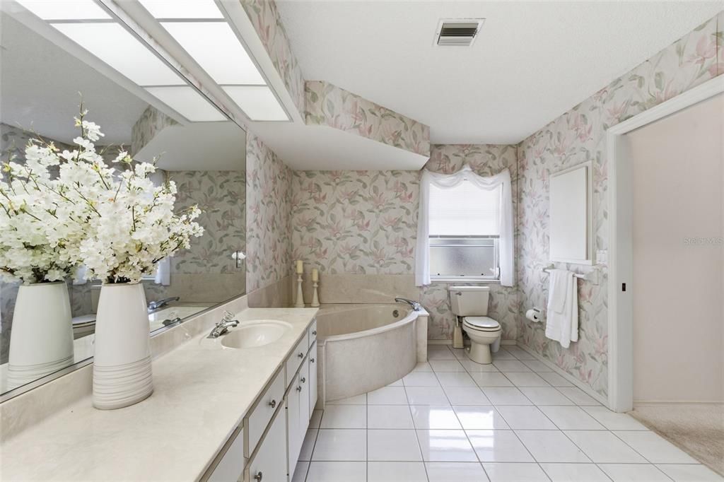 待售: $345,000 (3 贝兹, 2 浴室, 2059 平方英尺)