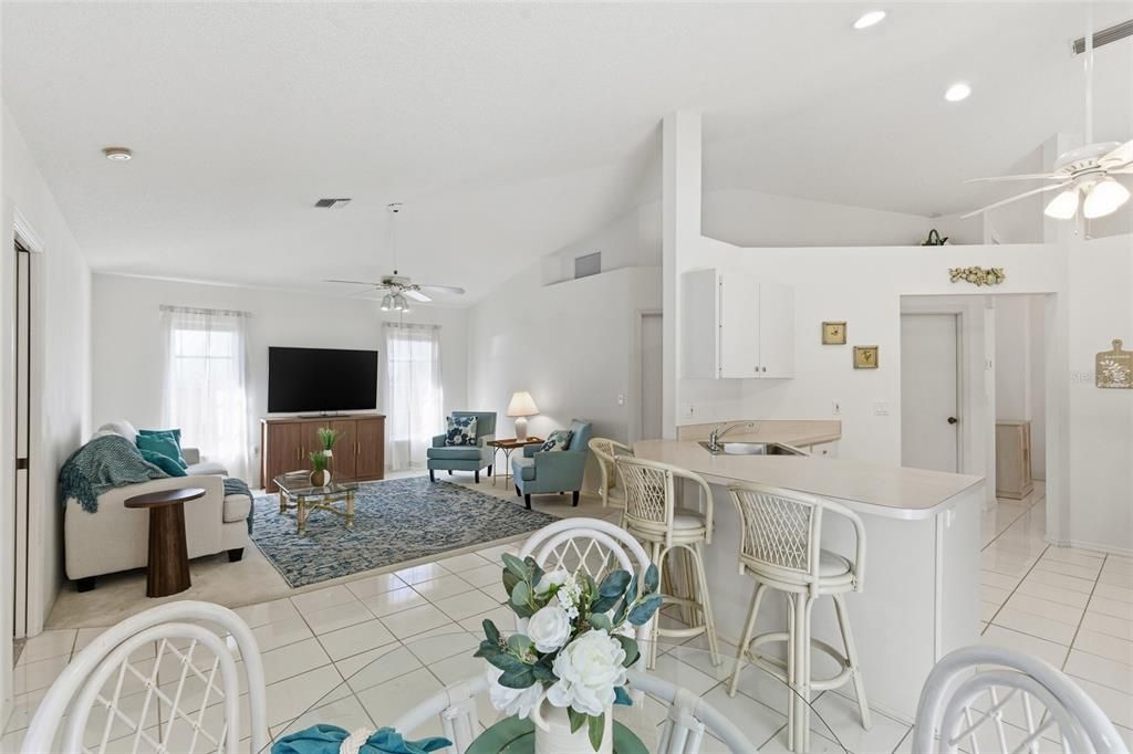 待售: $345,000 (3 贝兹, 2 浴室, 2059 平方英尺)