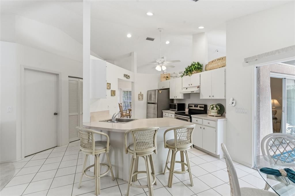 待售: $345,000 (3 贝兹, 2 浴室, 2059 平方英尺)