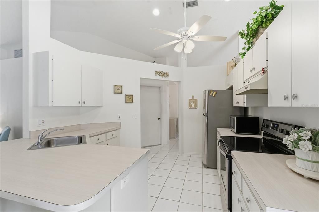 待售: $345,000 (3 贝兹, 2 浴室, 2059 平方英尺)