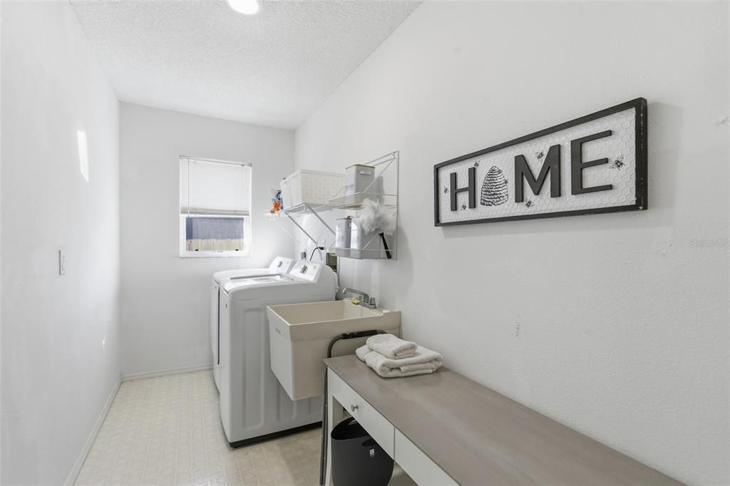 待售: $345,000 (3 贝兹, 2 浴室, 2059 平方英尺)