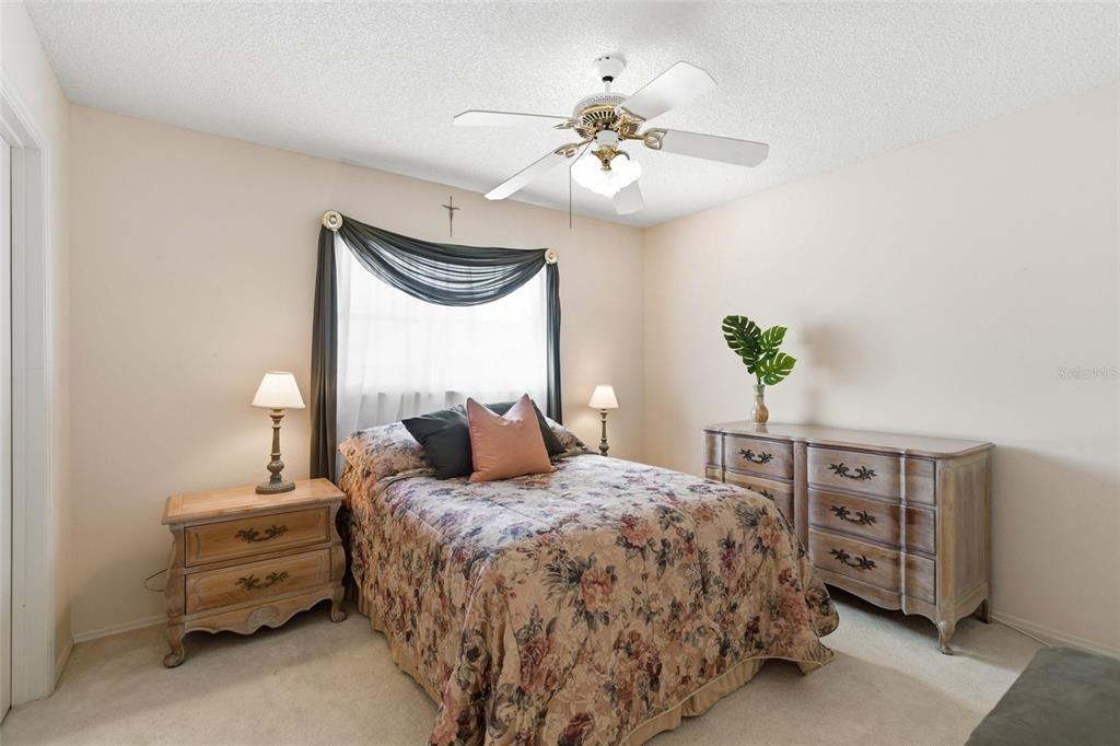 待售: $345,000 (3 贝兹, 2 浴室, 2059 平方英尺)