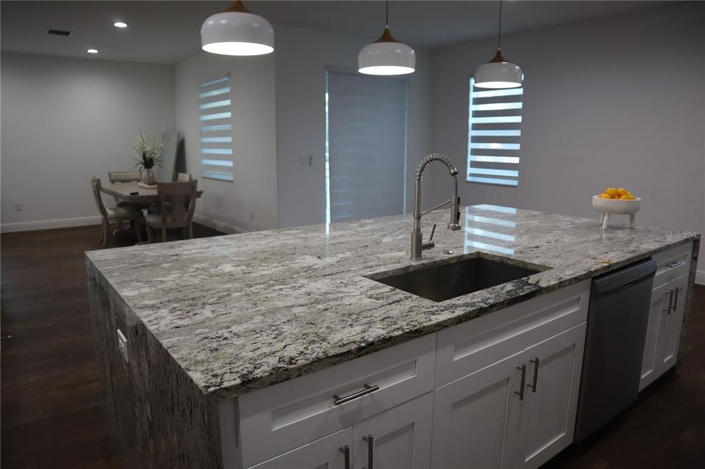 待售: $575,000 (3 贝兹, 2 浴室, 2224 平方英尺)