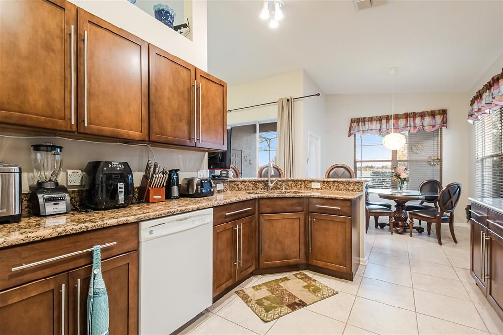 For Sale: $399,999 (3 beds, 2 baths, 1664 Square Feet)