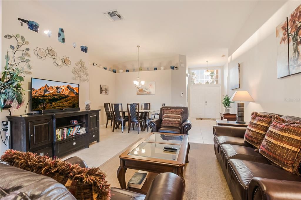 For Sale: $399,999 (3 beds, 2 baths, 1664 Square Feet)