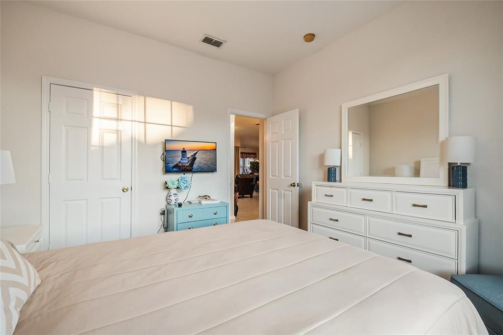 For Sale: $399,999 (3 beds, 2 baths, 1664 Square Feet)