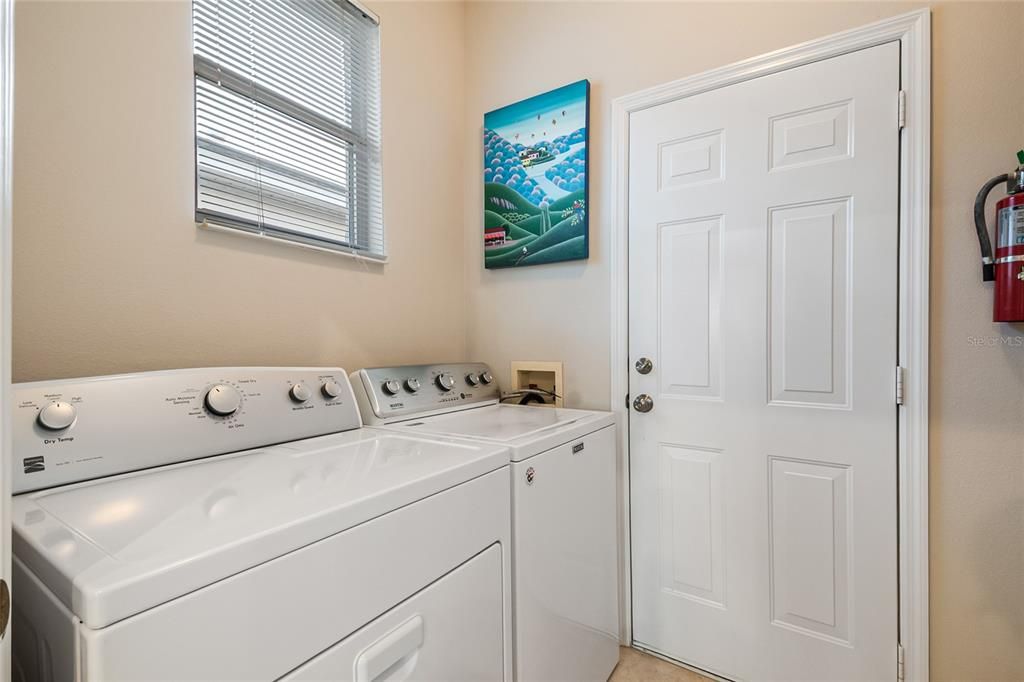 For Sale: $399,999 (3 beds, 2 baths, 1664 Square Feet)