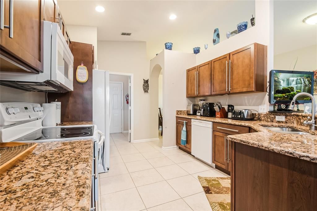 For Sale: $399,999 (3 beds, 2 baths, 1664 Square Feet)