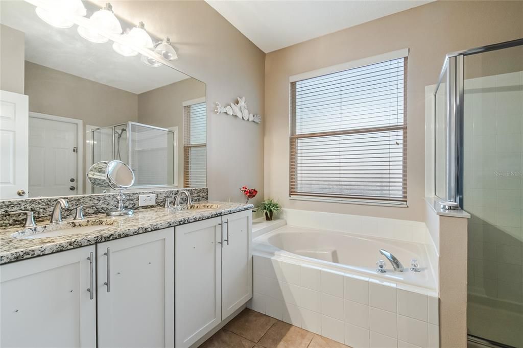 For Sale: $399,999 (3 beds, 2 baths, 1664 Square Feet)