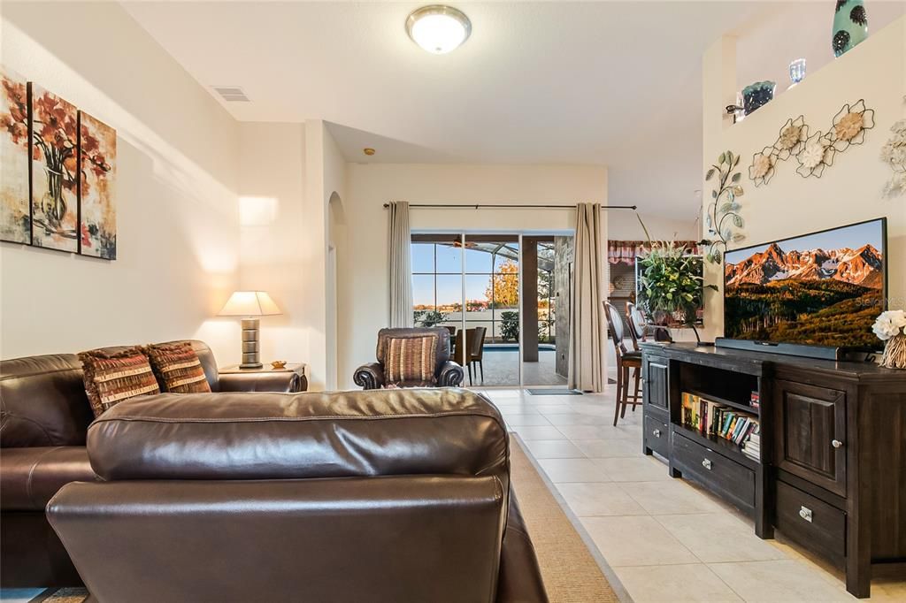 For Sale: $399,999 (3 beds, 2 baths, 1664 Square Feet)