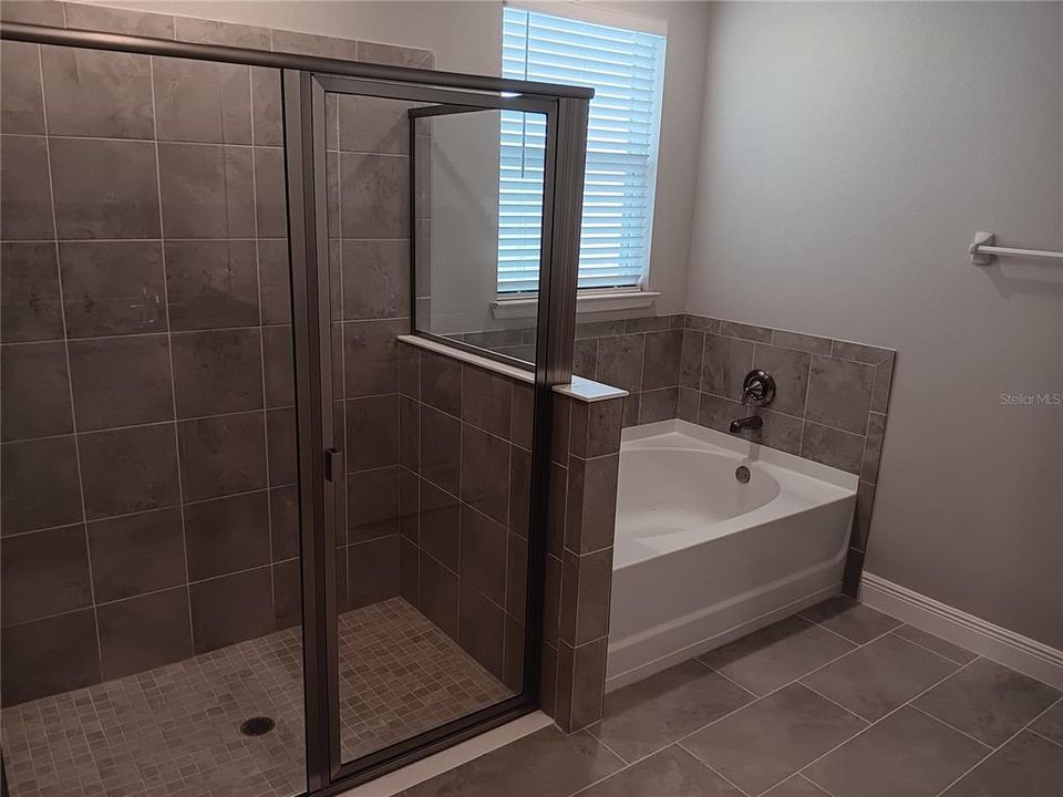 出租: $2,300 (4 贝兹, 2 浴室, 2053 平方英尺)