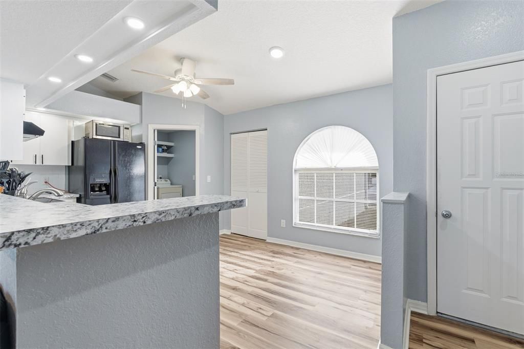 For Sale: $260,000 (3 beds, 2 baths, 1250 Square Feet)