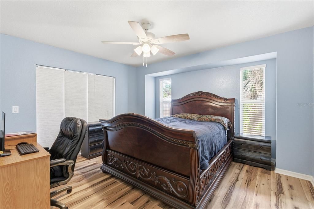 For Sale: $260,000 (3 beds, 2 baths, 1250 Square Feet)