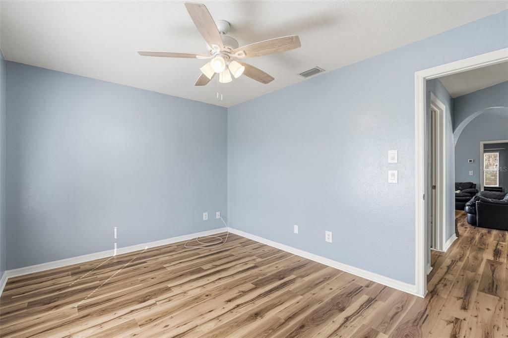 For Sale: $260,000 (3 beds, 2 baths, 1250 Square Feet)