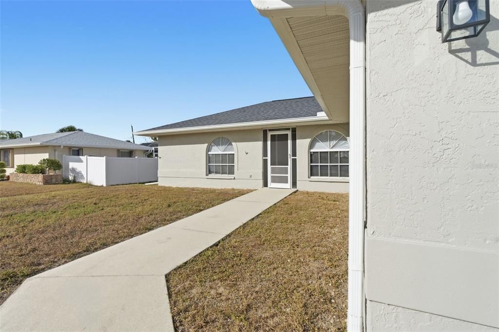 For Sale: $260,000 (3 beds, 2 baths, 1250 Square Feet)