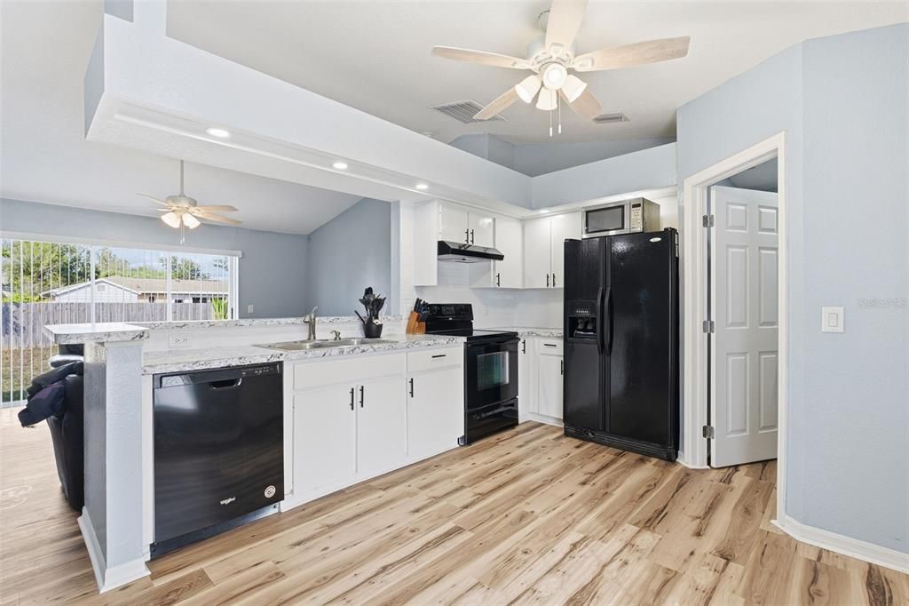 For Sale: $260,000 (3 beds, 2 baths, 1250 Square Feet)